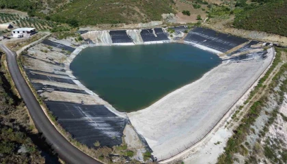 Kuraklığın vurduğu göleti, ürettiği çözümle suya kavuşturdu