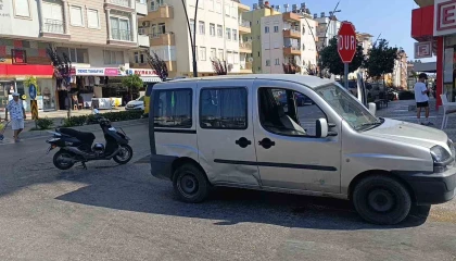 Manavgatta motosiklet ile hafif ticari araç çarpıştı: 1 yaralı
