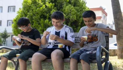 Mersinde çocuklara yaz boyu ücretsiz dondurma keyfi