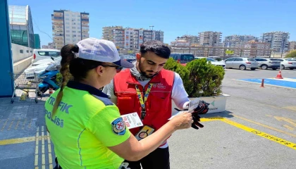 Mersinde motokuryelere trafik eğitimi