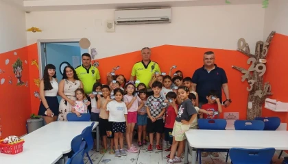 Mersinde öğrencilere ve bakım merkezi çalışanlarına trafik güvenliği eğitimi verildi