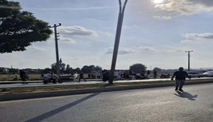 Mersinde otomobil direğe çarptı: 1 ölü