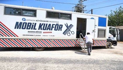 Mobil kuaför tırı Antalyanın yaylalarında