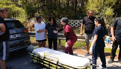 Motosikletle otomobil çarpıştı: 2 yaralı