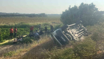 Öğrencileri taşıyan servis kaza yaptı: 8 yaralı