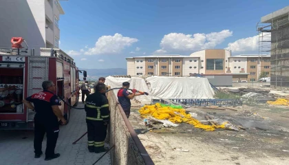 Okul inşaatında yakılan ateş ekipleri harekete geçirdi
