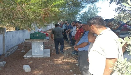 Ölü bulunan üniversite öğrencisinin cenazesi Mersinde toprağa verildi