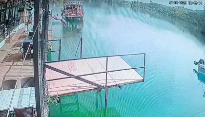 Ölüme balıklama atlayan adam yaşamını yitirdi geriye sadece olay anı görüntüleri kaldı