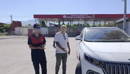 Osmaniyede elektrikli otomobilin bagajında mahsur kalan 5 kedi yavrusu kurtarıldı