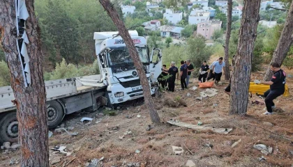 Osmaniyede şarampole savrulan tır sürücüsü yaralandı