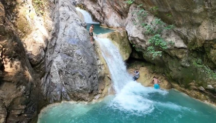 Osmaniyede sıcakta kaçanların durağı Sarısu Şelalesi oldu