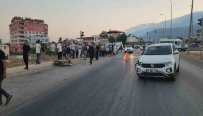 Otomobille çarpışan motosikletin sürücüsü öldü