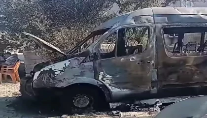 Park halindeki midibüs yandı