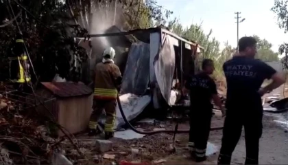 Samandağda çıkan yangında konteyner kullanılamaz hale geldi