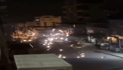 Sıcak havayla genleşen elektrik telleri havai fişek gibi patladı