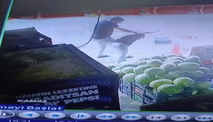 Sipariş verdiği marulu beğenmeyen müşteri, market çalışanı çocuğu darp etti