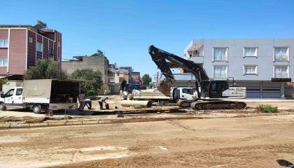 Su borusu patladı, mahalleyi su bastı