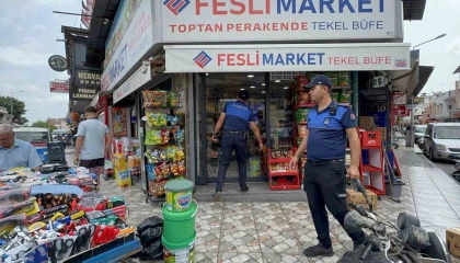 Tarsusta kaldırımları işgal eden tezgahlar kaldırıldı