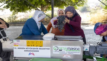 Tarsusta üreticilere üzüm sıkma makinesi desteği