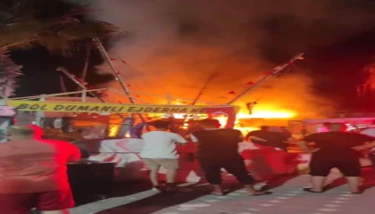 Tatil bölgesindeki lunaparkta yangın