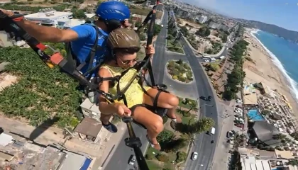 Trafik kazası yamaç paraşütü kamerasında