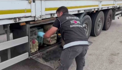 Yedek yakıt bidonunda 4 milyon TL değerinde kaçak telefon çıktı