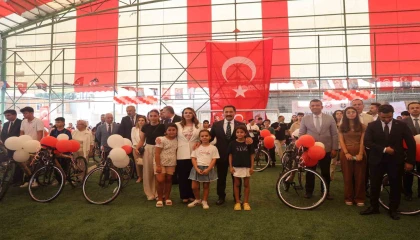 Yüreğimizdeki Işık projesi kapsamında hayırseverler, depremzede çocukların hayallerine tek tıkla ortak olabilecek