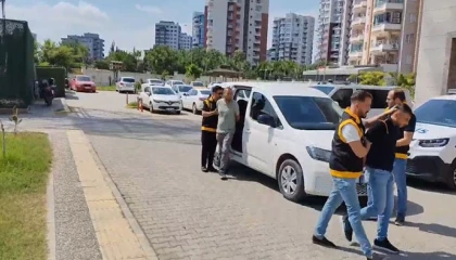 Adanada çöpleri aşağı atmayın diye uyaran temizlikçi dövüldü: Şüpheli baba oğul yakalandı