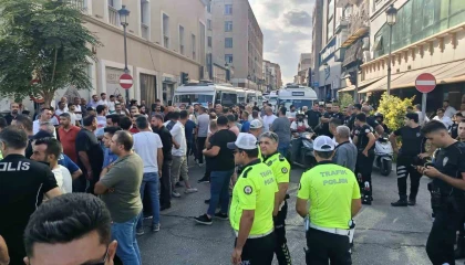 Adanada dolmuş şoförlerinin eylemi 3 saat sonra bitti: Trafik ulaşıma açıldı