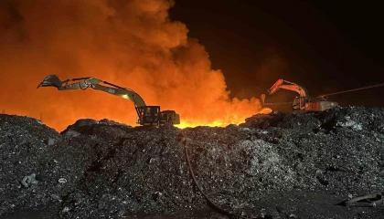 Adanada geri dönüşüm fabrikasındaki yangın kontrol altına alındı