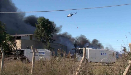 Adanada geri dönüşüm fabrikasındaki yangına havadan ve karadan müdahale sürüyor