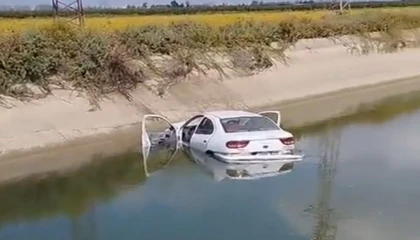 Adanada otomobil sulama kanalına devrildi: 1 ölü, 2 yaralı