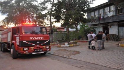 Ahşap evde tandırdan sıçrayan kıvılcımlar yangın çıkarttı