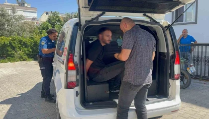 Ailesiyle yolda yürüyen adamı bacaklarından vuran şüpheli adliyeye sevk edildi