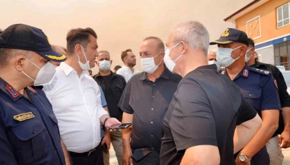 AK Partili Çavuşoğlundan Alanyadaki yangınla ilgili açıklama: An itibarıyla iyiye gidiyor ama poyraz çok güçlü esiyor