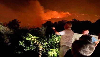 Alanya Belediye Başkanı Özçelik yangın bölgesinde