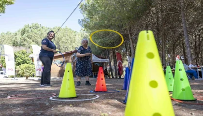 Alzheimer hastaları ve yakınları Tarsus Gençlik Kampında moral buldu