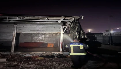 Antakyada metruk iş yerinde yangın çıktı