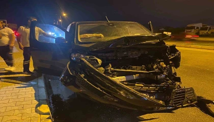 Antalyada 3 aracın karıştığı kazada 5 kişi yaralandı