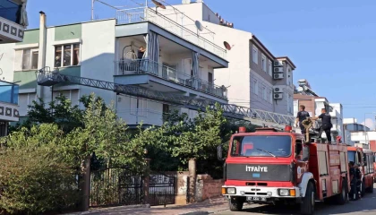 Antalyada daire yangını yaşlı kadını endişelendirdi