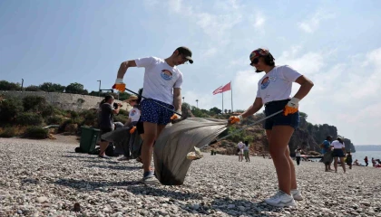 Antalyada deniz gönüllüleri kıyı temizliğinde buluşacak