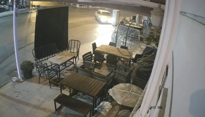 Antalyada dikkatsiz sürücünün kaza anı kamerada