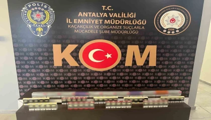 Antalyada KOM ekipleri 712 bin 440 adet makaron ele geçirdi