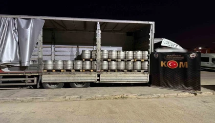 Antalyada milyonlarca makaron ve binlerce litre kaçak içki ele geçirildi