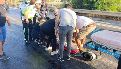 Antalyada motosiklet iş makinesine çarptı: 1 ağır yaralı