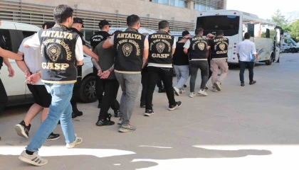 Antalyada silahlı suç örgütüne eş zamanlı operasyon: 7 gözaltı