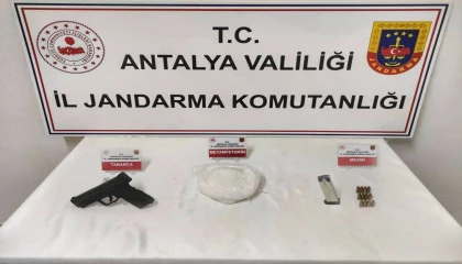 Antalyada uyuşturucu ve kaçak silah operasyonu: 1 kilo metamfetamin ele geçirildi