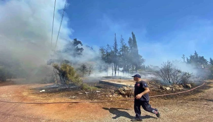 Antalyada yaşlı kadını sinir krizine sokan yangın