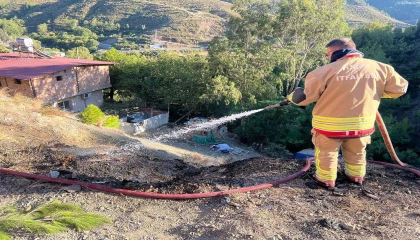 Arsuzda otluk alanda yangın