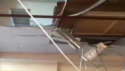 Asma tavan kısmen çöktü, 1 kişi yaralandı